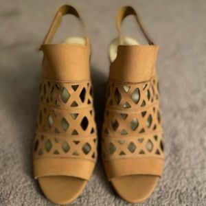 Brand new tan heels